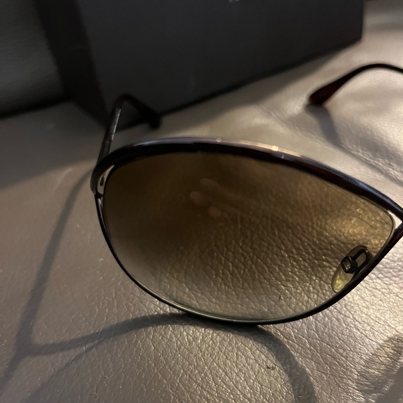 Tom Ford sunglasses worn only a few times and in like new condition. - Picture 4 of 15